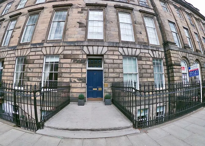 Escape To @ Albyn Place Apartament *