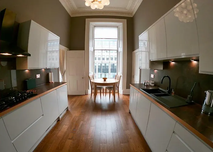 Escape To @ Albyn Place