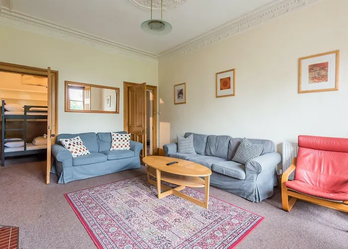 3 Bed Overlooking Meadows Park *