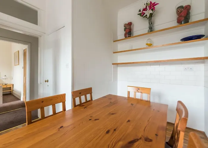 3 Bed Overlooking Meadows Park شقة إدنبرة