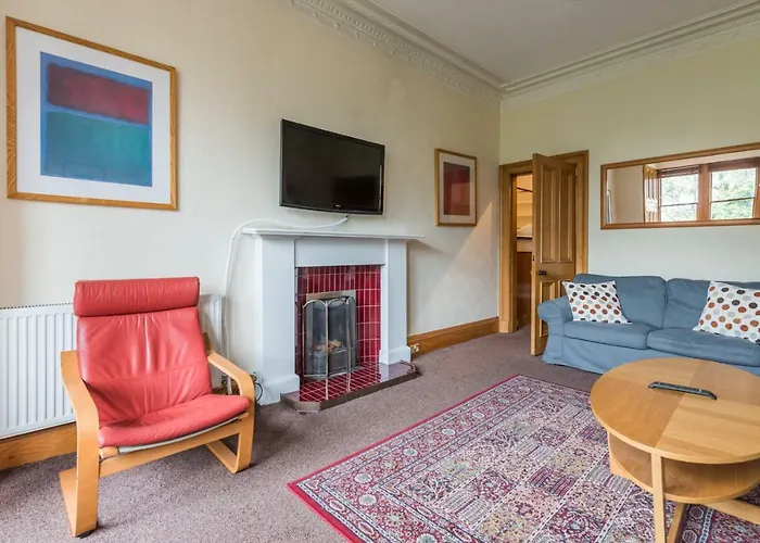 3 Bed Overlooking Meadows Park * Эдинбург