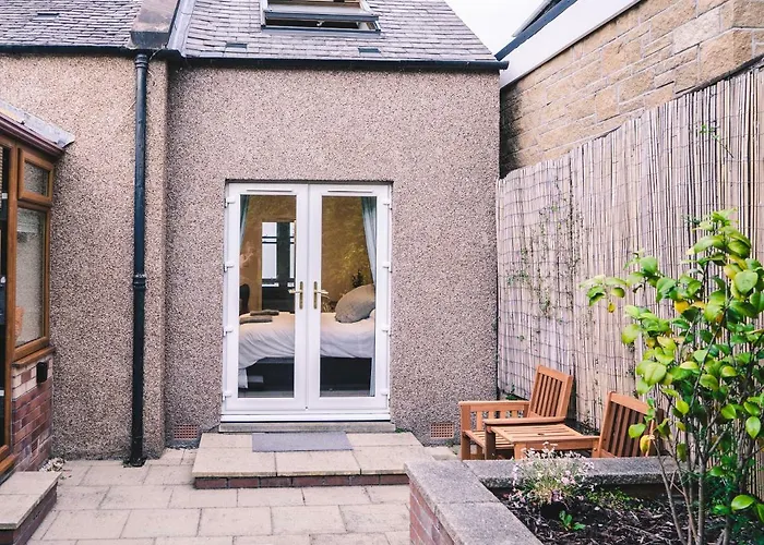 A On The Brae * Edinburgh