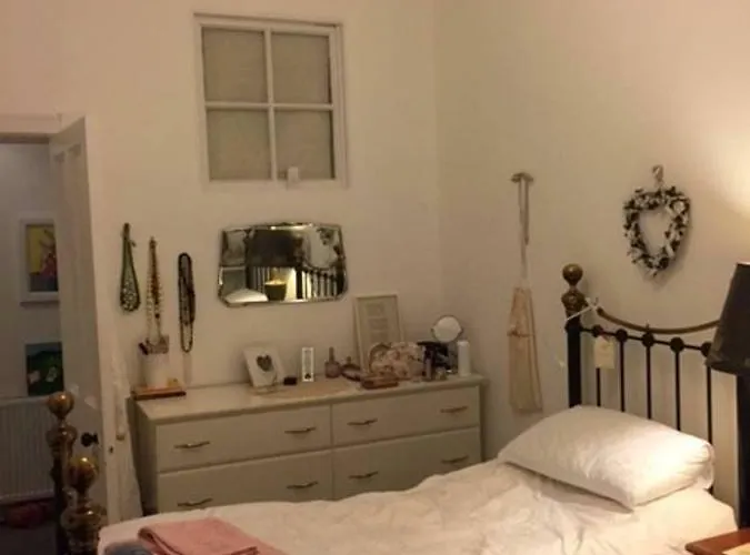 شقة 5 Star Beautiful & Vintage, Spacious In Chic Location! *