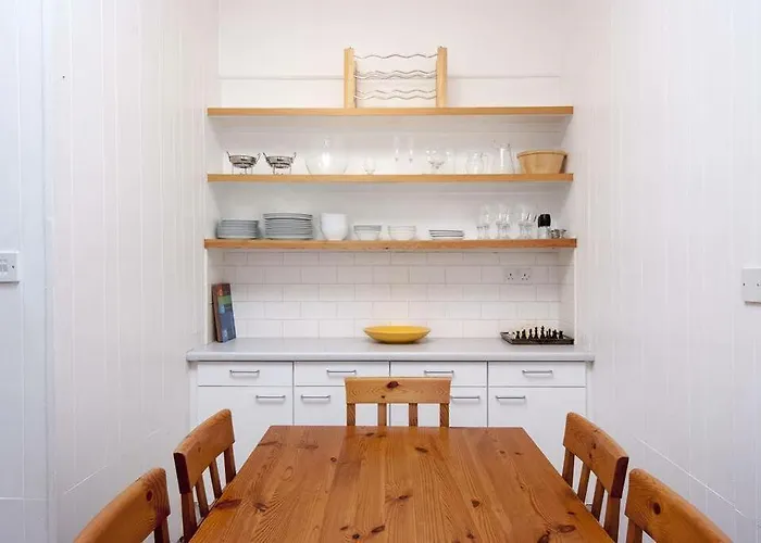 3 Bed Overlooking Meadows Park شقة