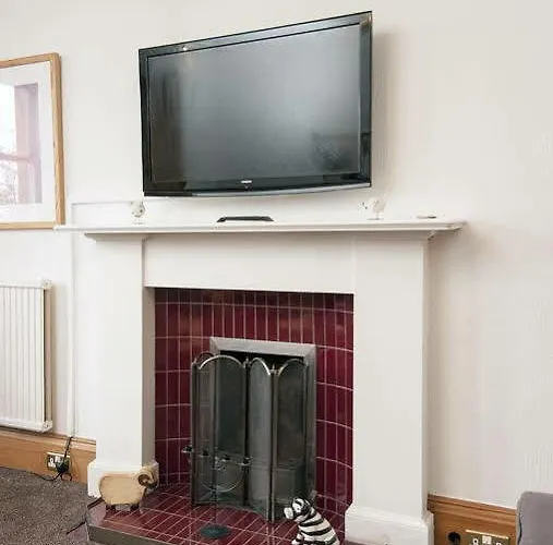 3 Bed Overlooking Meadows Park * Эдинбург