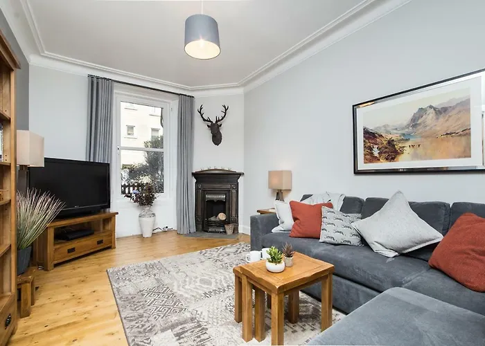 Apartmán Beautiful, Traditional 2 Bedroom Main Door Flat