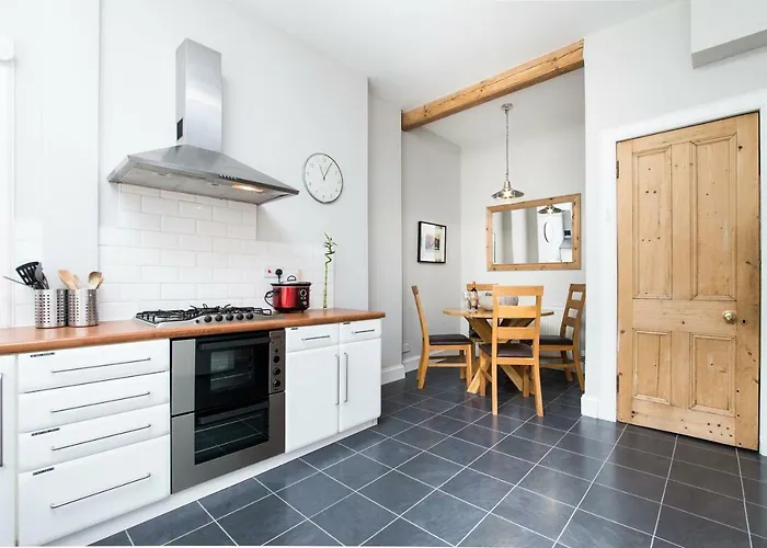 Appartement Beautiful, Traditional 2 Bedroom Main Door Flat *