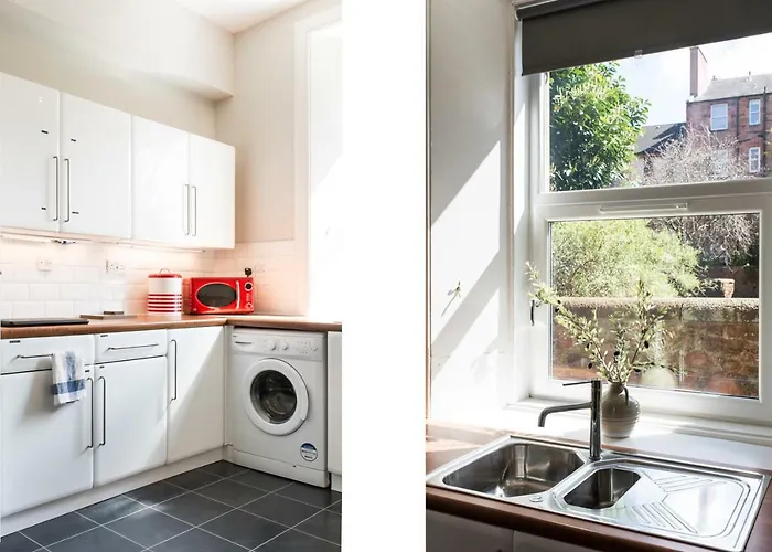 Beautiful, Traditional 2 Bedroom Main Door Flat Edinburgh