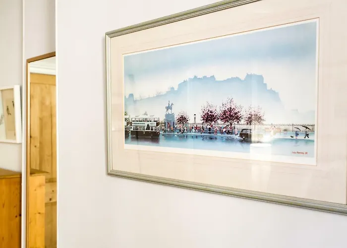 Apartmán Beautiful, Traditional 2 Bedroom Main Door Flat *