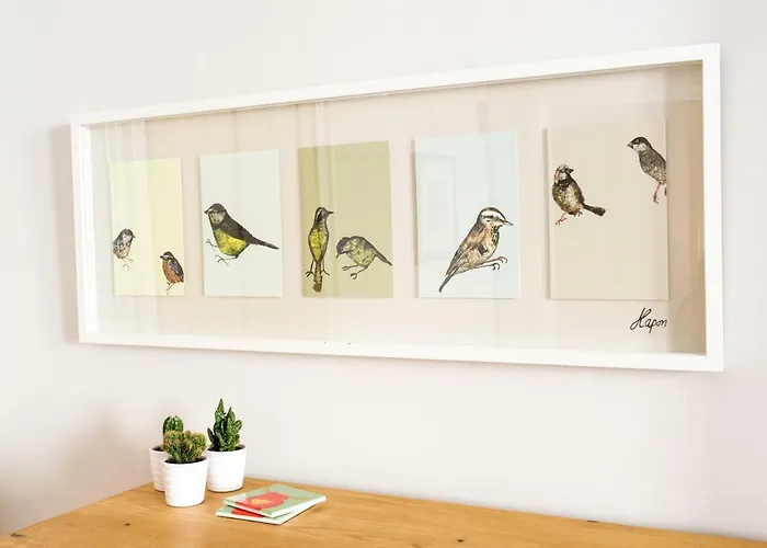 Beautiful, Traditional 2 Bedroom Main Door Flat *