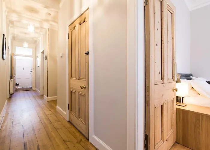 Beautiful, Traditional 2 Bedroom Main Door Flat Apartmán Edinburgh