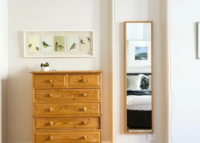 Apartmán Beautiful, Traditional 2 Bedroom Main Door Flat *