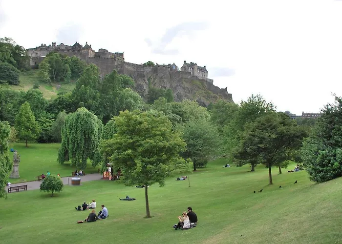 Lochend Park View * Edinburgh