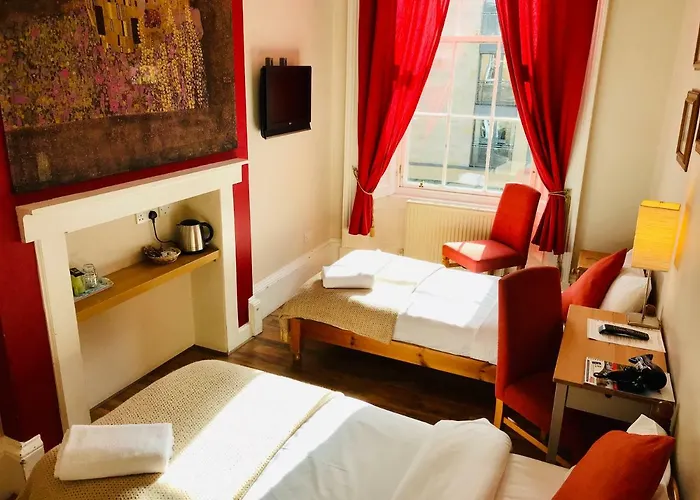 Dene Guest House, New Town 3*