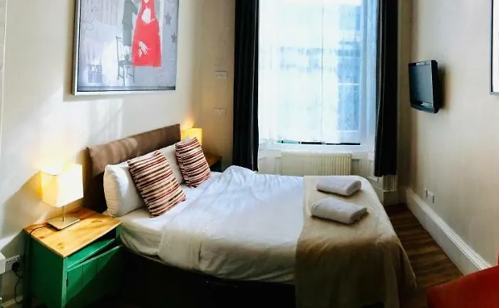 Dene Guest House, New Town