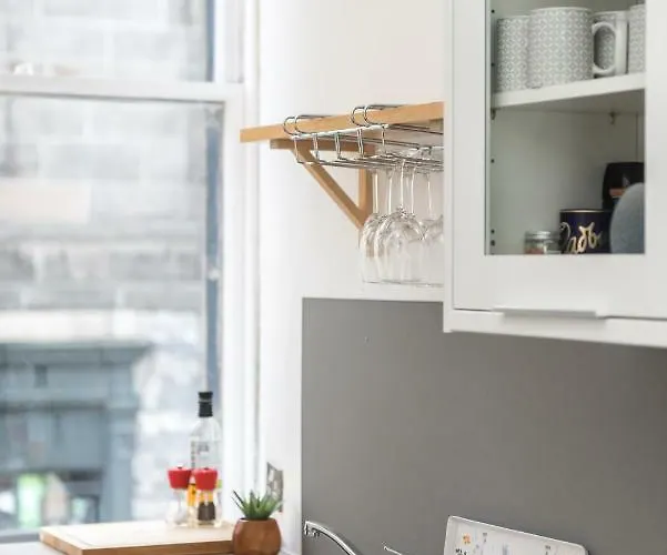 Charming, & Spacious Georgian 3 Bed *