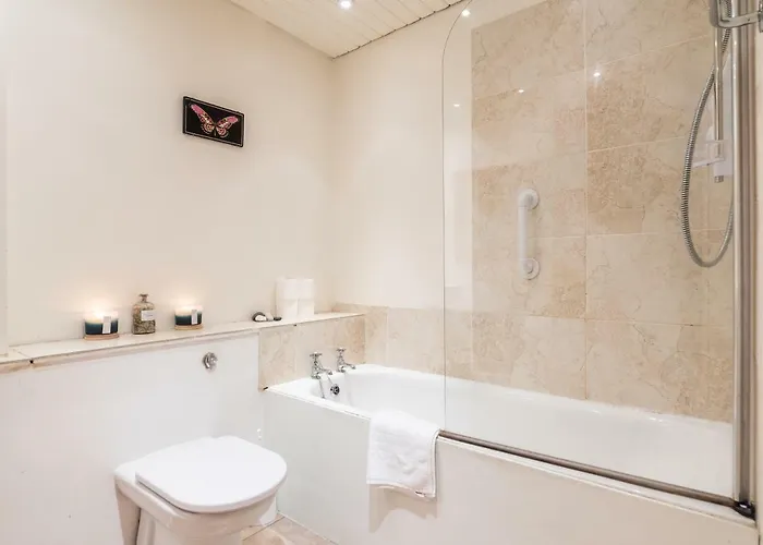 Grand & Spacious With Wifi Apartament *
