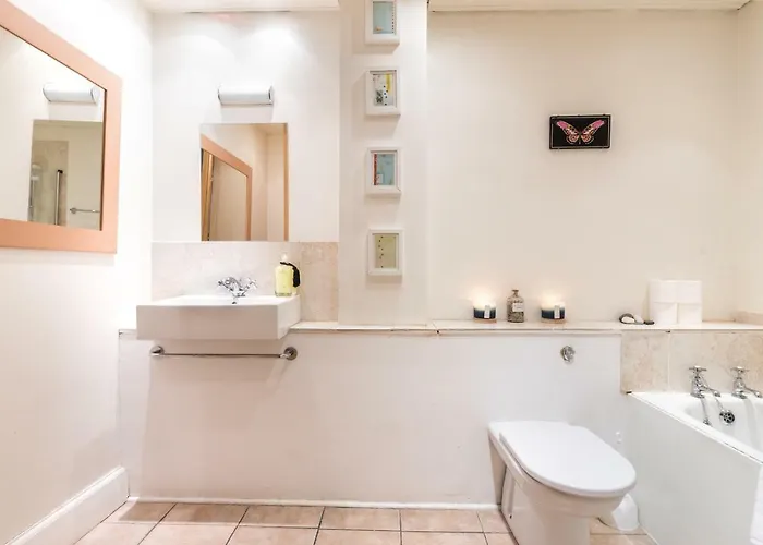 Grand & Spacious With Wifi Appartamento Edimburgo