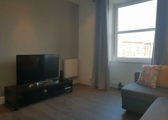 Stylish - Near Haymarket, Walk To Castle And Princes Street דירה *