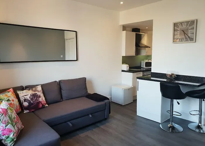 Stylish - Near Haymarket, Walk To Castle And Princes Street דירה אדינבורו