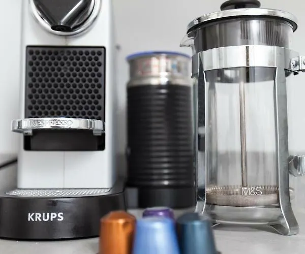 Amazing Apartments - Annandale St Near The Playhouse - Free Parking *