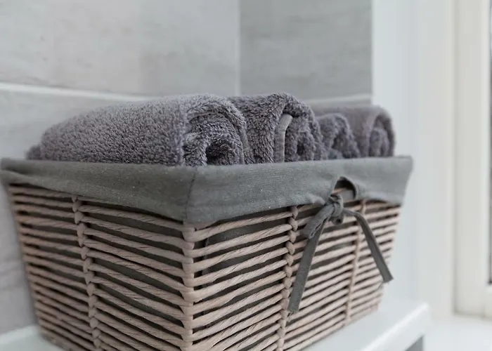 Amazing Apartments - Annandale St Near The Playhouse - Free Parking