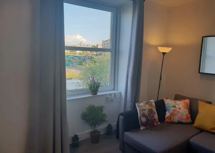 דירה Stylish - Near Haymarket, Walk To Castle And Princes Street *