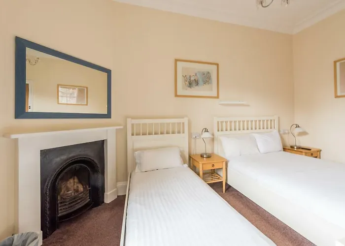 3 Bed Overlooking Meadows Park