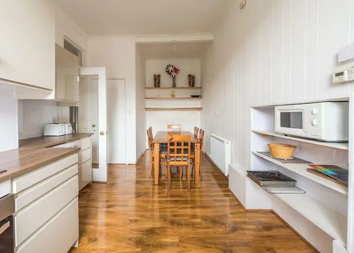 3 Bed Overlooking Meadows Park