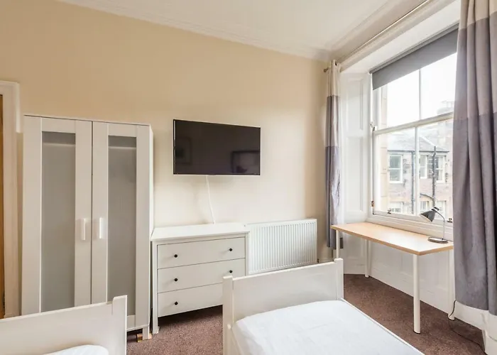 3 Bed Overlooking Meadows Park