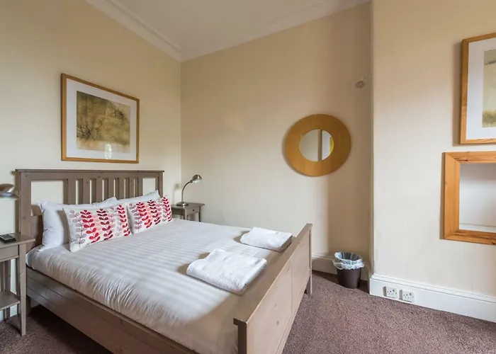 3 Bed Overlooking Meadows Park *