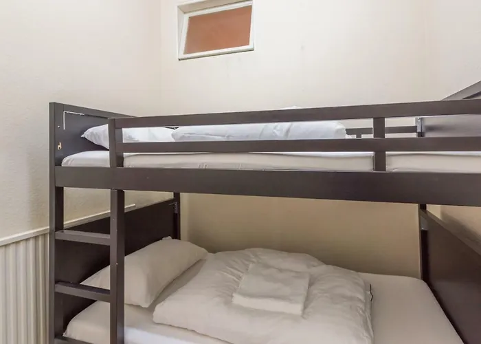 3 Bed Overlooking Meadows Park *