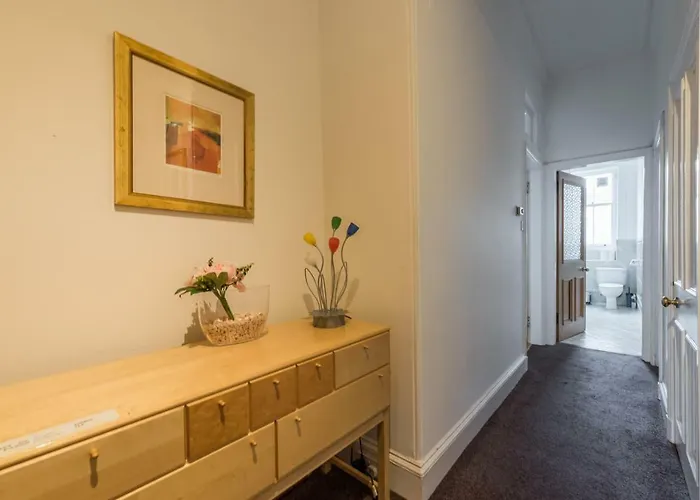 3 Bed Overlooking Meadows Park شقة إدنبرة