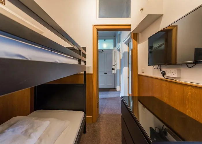 3 Bed Overlooking Meadows Park