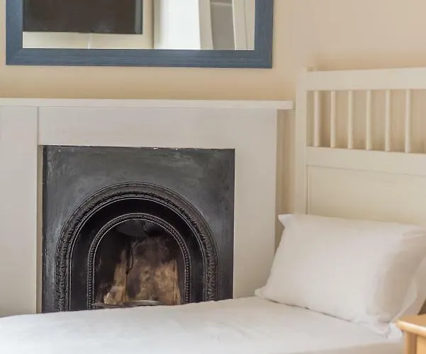 3 Bed Overlooking Meadows Park * Эдинбург