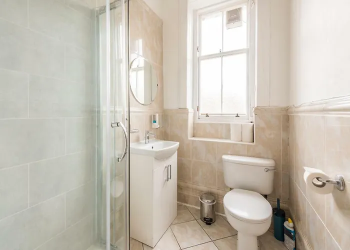 3 Bed Overlooking Meadows Park * Эдинбург