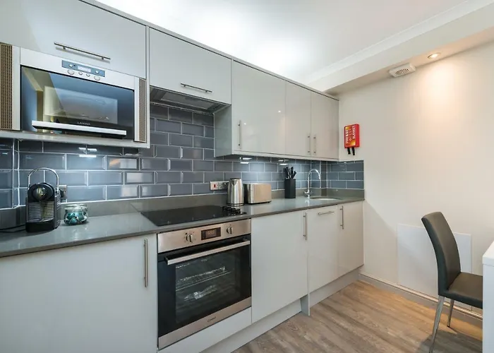 Hotel apartamentowy Fountain Court - Grove