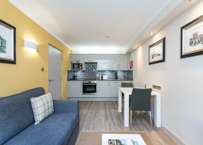Fountain Court - Grove Hotel apartamentowy 4*