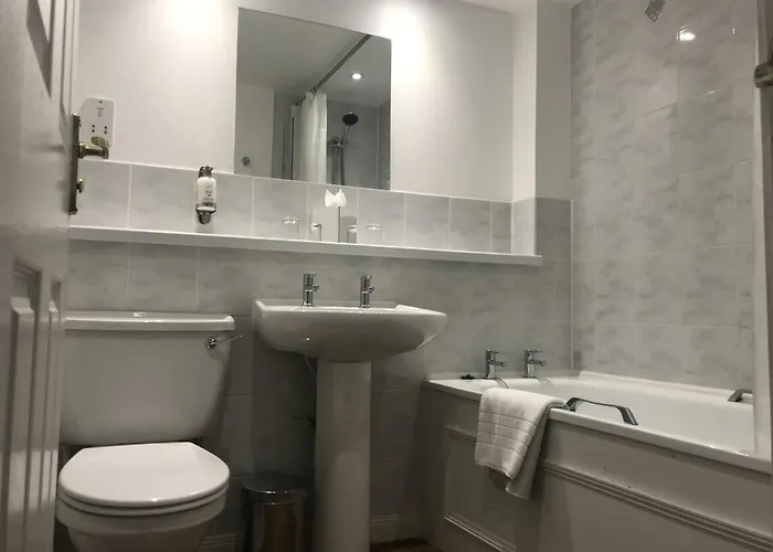 Hotel apartamentowy Fountain Court - Grove
