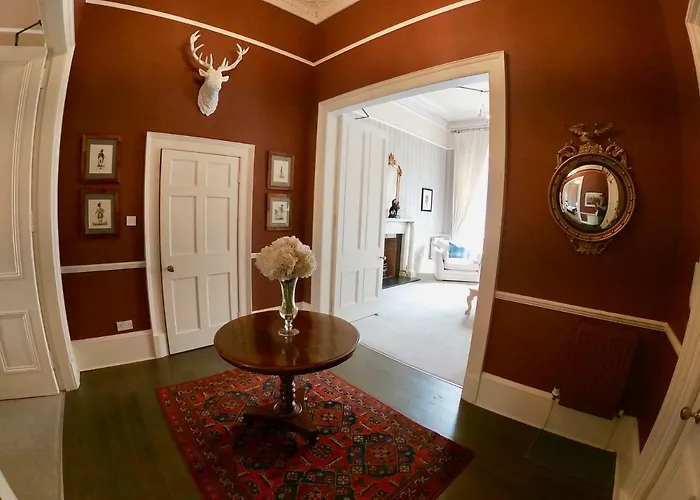 Escape To @ Albyn Place Apartment *