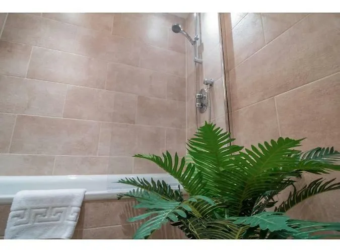 And Stylish One Bedroom דירה אדינבורו