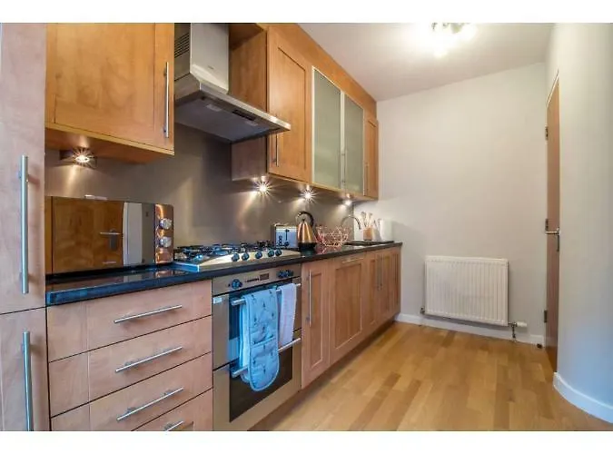 And Stylish One Bedroom * Edinburgh