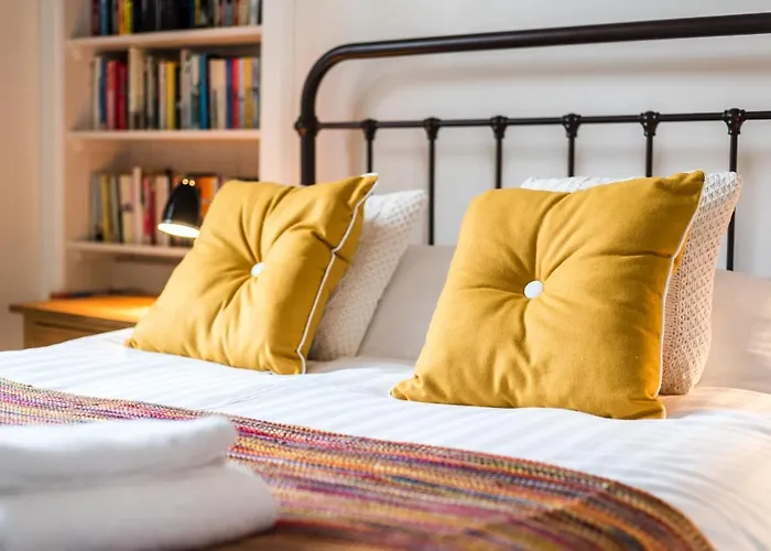 Spacious & Unique 1 Bed With Wifi *