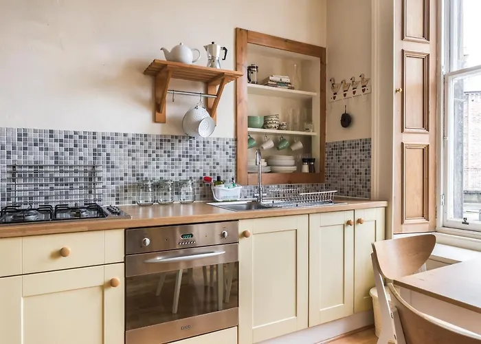 Spacious & Unique 1 Bed With Wifi דירה *