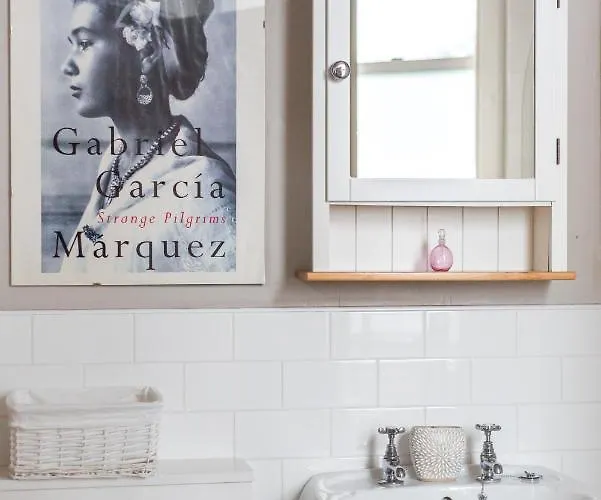 דירה Spacious & Unique 1 Bed With Wifi אדינבורו