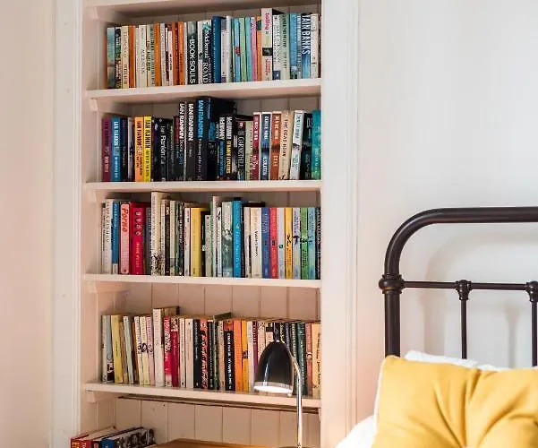 Spacious & Unique 1 Bed With Wifi דירה