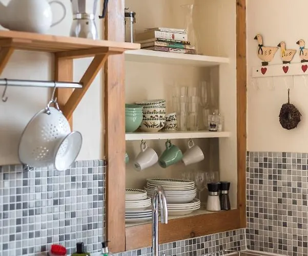 Spacious & Unique 1 Bed With Wifi דירה *