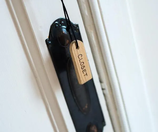 Spacious & Unique 1 Bed With Wifi