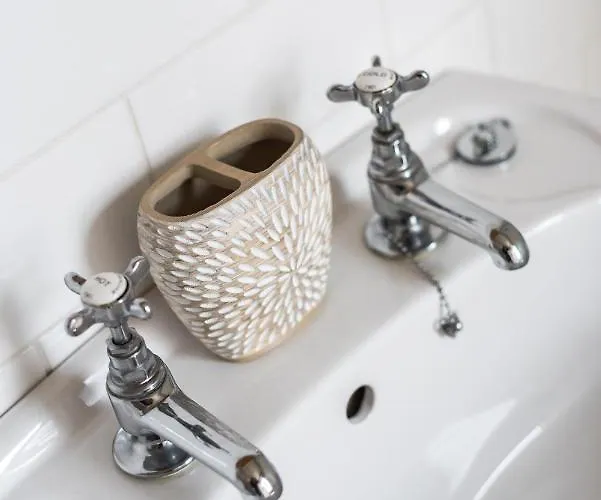 דירה Spacious & Unique 1 Bed With Wifi אדינבורו