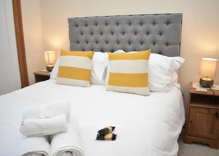 East Claremont - Beautiful 2br In